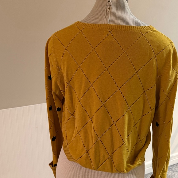 Yumi Kim Knitwear yellow Sweater with Black embroidered flowers M 8 40 Anthro - Picture 4 of 9